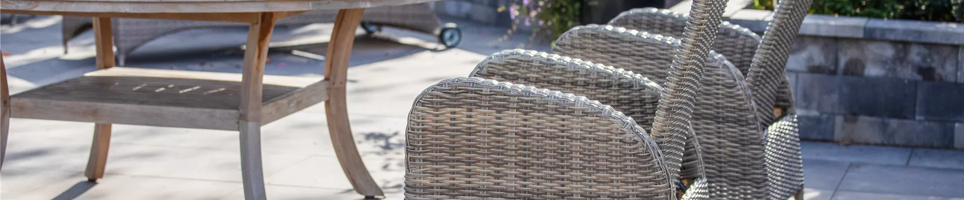 Gartenmöbel im Garten